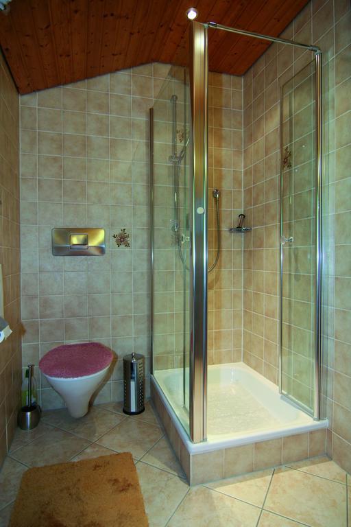 بيسخوفسويسن Ferienwohnung Gebirgshausl الغرفة الصورة
