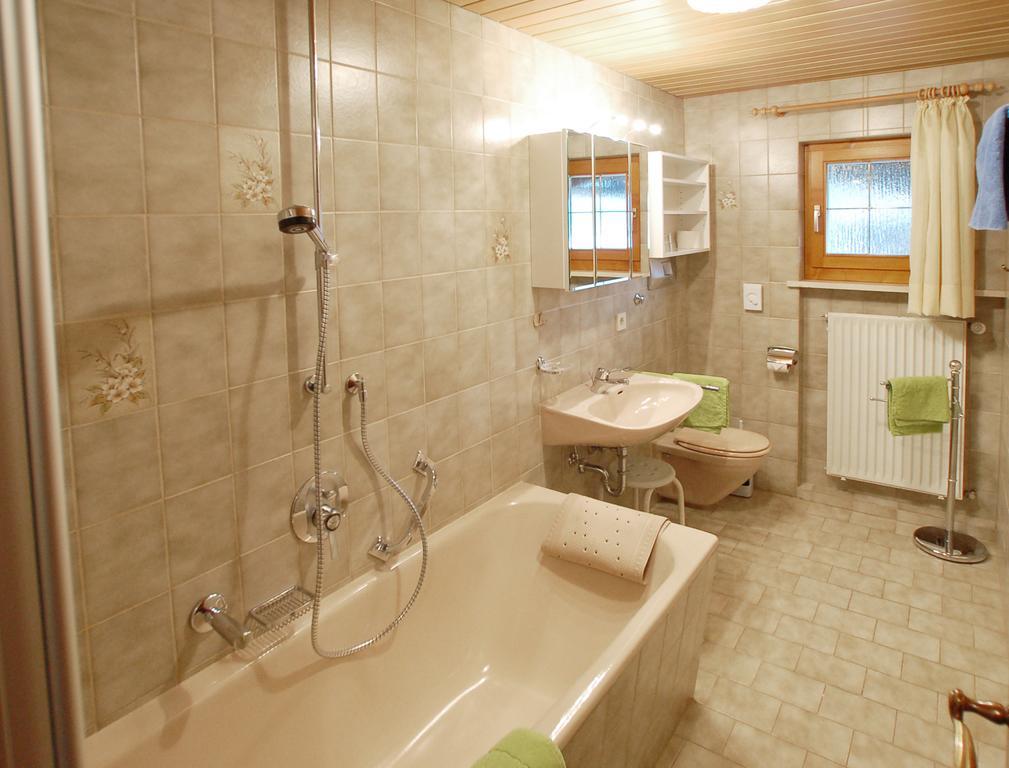 بيسخوفسويسن Ferienwohnung Gebirgshausl الغرفة الصورة